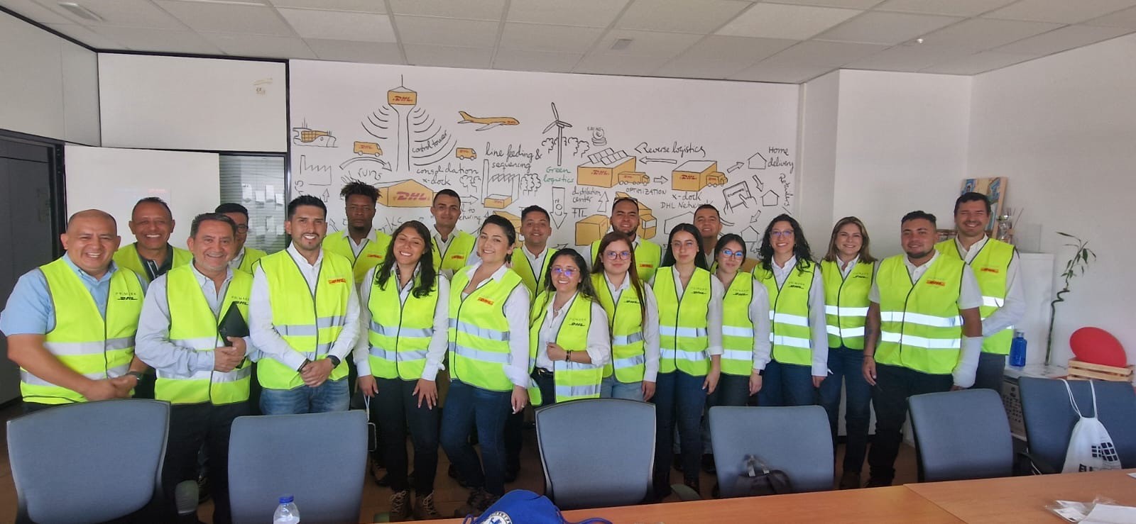 Sesión formativa de alumnos de EUschool en las instalaciones de DHL