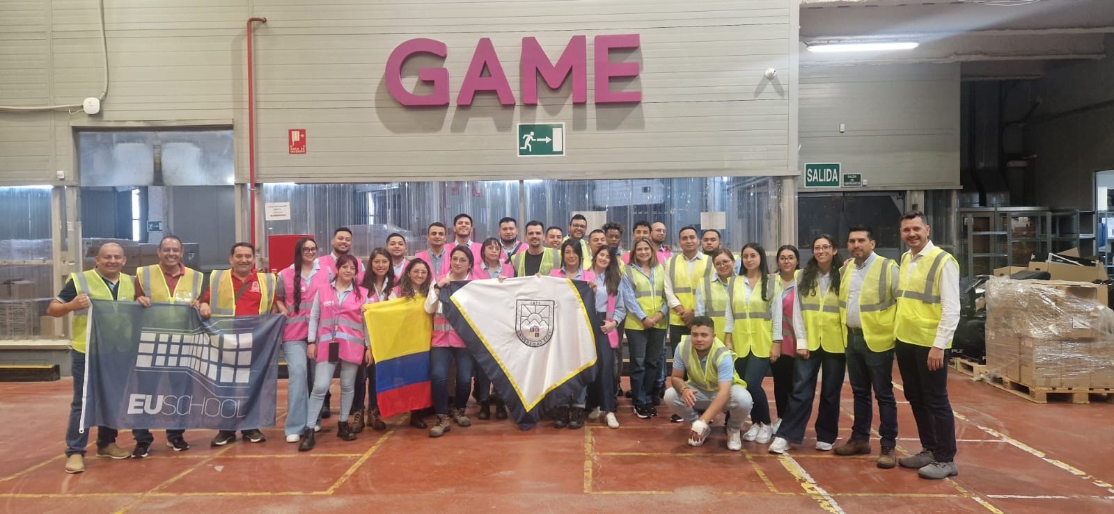 Alumnos de EUschool en visita a las instalaciones logísticas de GAME